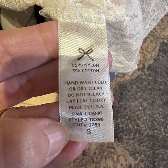 white lace t-shirt  - Picture 7 of 7